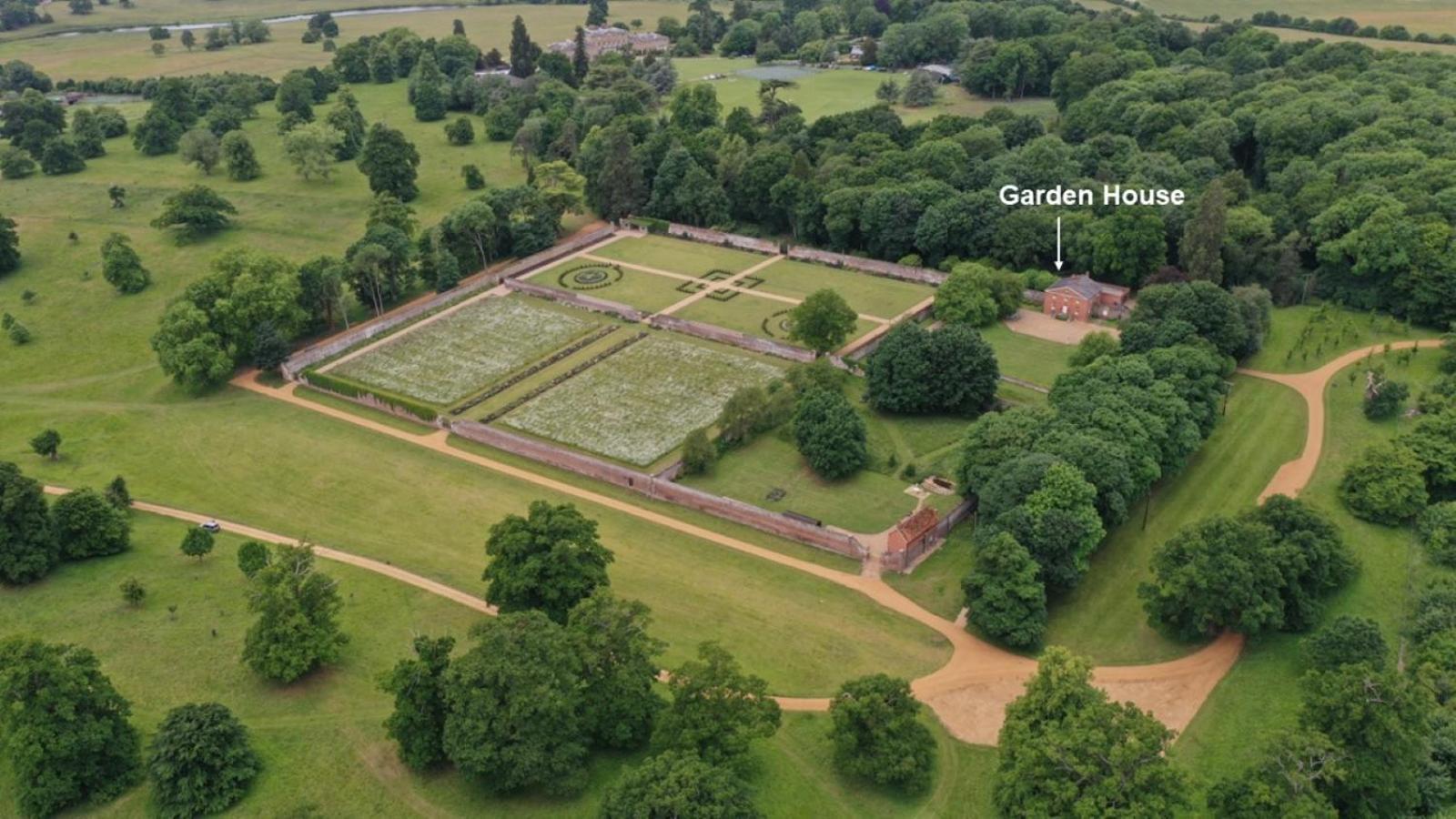 The Walled Garden At Woodhall Estate Hertford Exterior photo